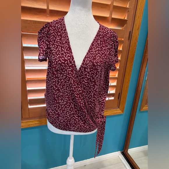 Universal Threads Burgundy Top - Picture 4 of 6